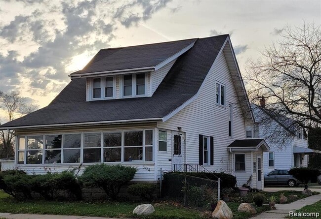 Photo - 304 Ecorse Rd House