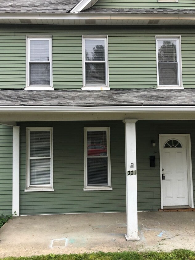 301303 Zeigler Ave Unit 301 Zeigler Ave, Butler, PA 16001 Room for