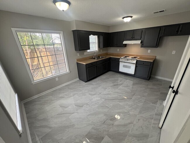 Foto del edificio - 6950 Hillshire Dr