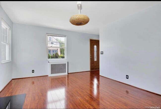 Building Photo - 220 N Corona Ave