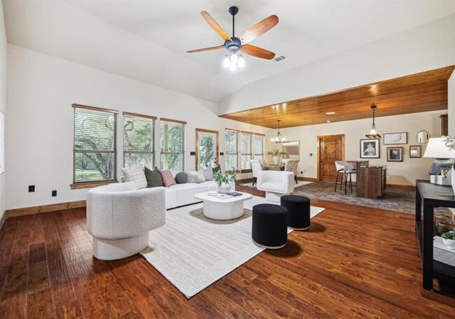 Foto del edificio - 20603 Ridgeview Rd