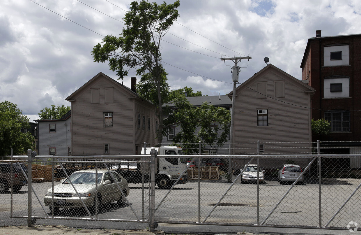 Building Photo - 17-25 Cromwell St