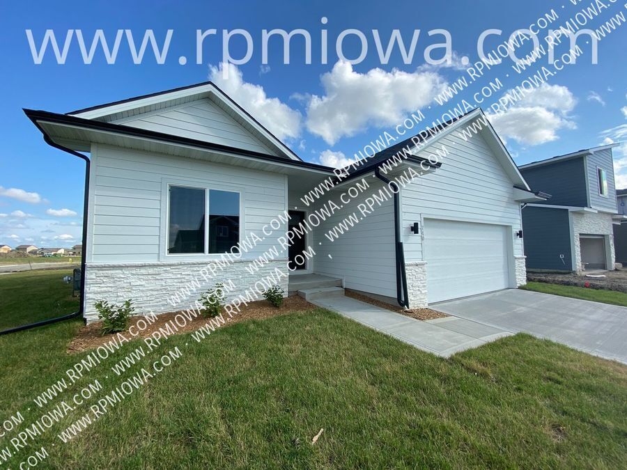 Foto principal - 740 SE Drumlin Dr