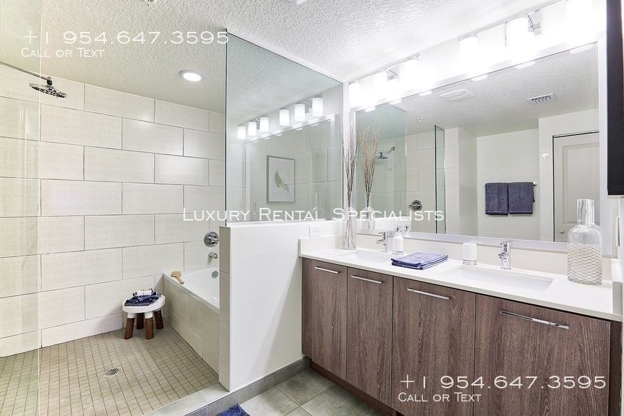 Building Photo - Resort Style Living in Delray Beach