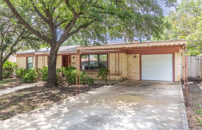 Building Photo - 422 Sandalwood Ln