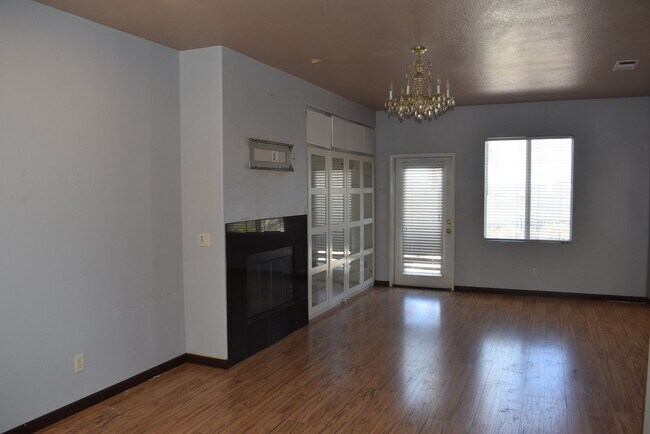 Foto del edificio - 3 Bedroom 2.5 Bath 2 story Townhome with V...