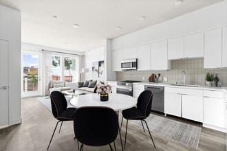 Building Photo - Tenney