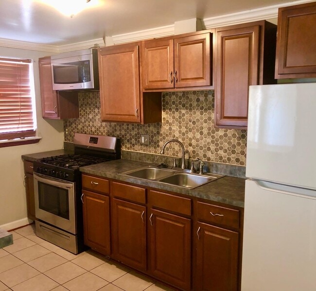 KITCHEN - 1020 N Central Ave