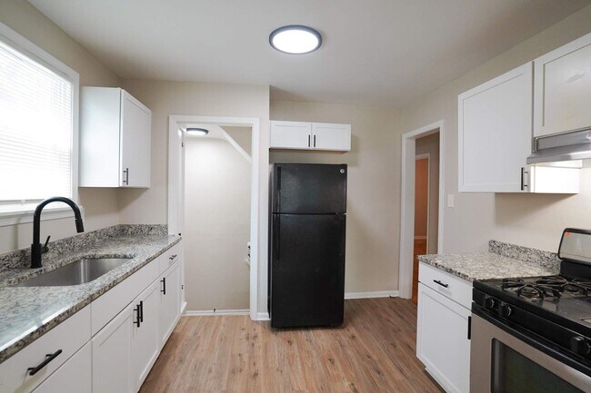 Foto del edificio - Fully Renovated 3-Bedroom Home  Move-In Re...