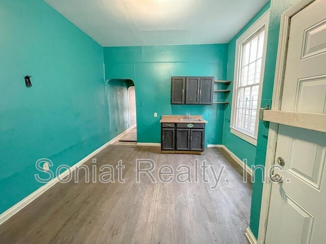 Building Photo - 2515 Laharpe Street