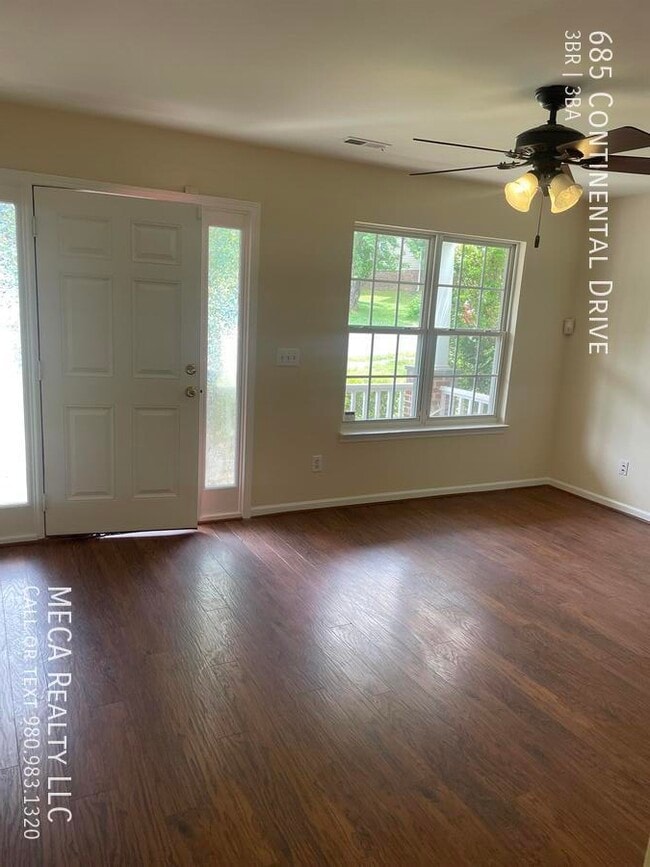 Building Photo - 685 Continental Dr