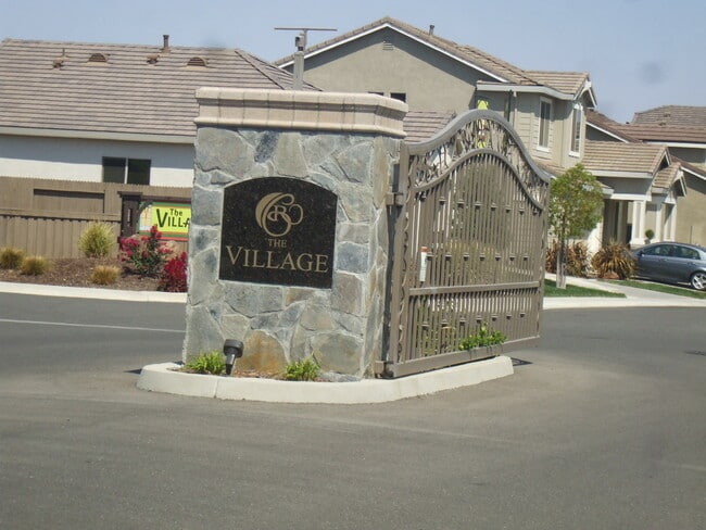Building Photo - The Village - Roseville - Gated
