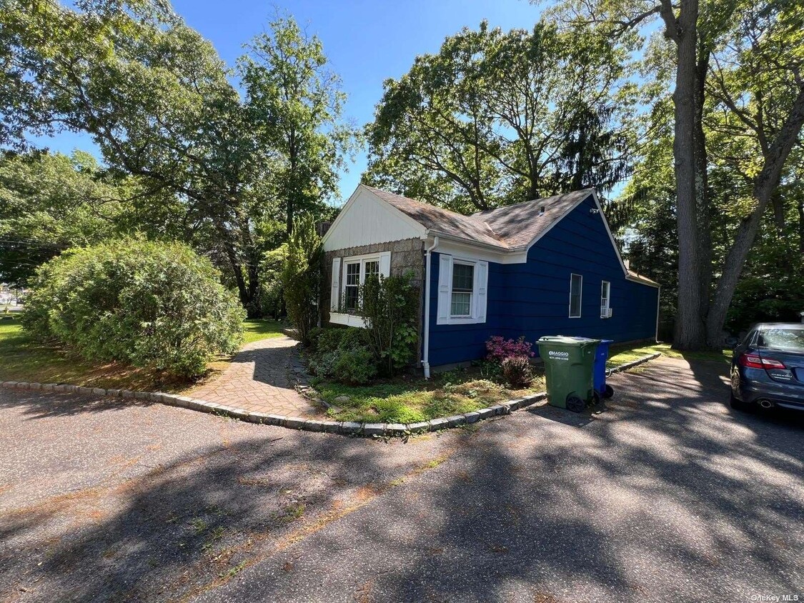 Primary Photo - 600 Belle Terre Rd