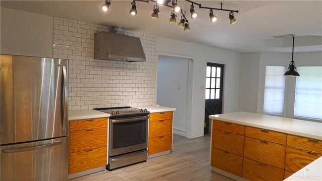 Building Photo - 12 Anacua Cir