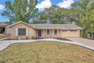 Building Photo - 3400 Laguna Dr