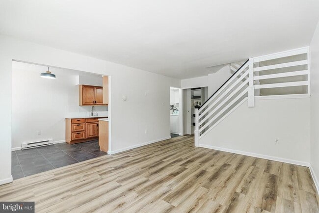 Building Photo - 2539 Jenkintown Rd