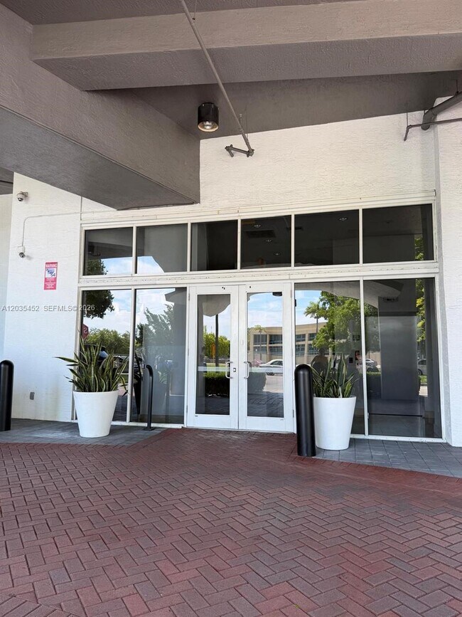 Foto del edificio - 1 Glen Royal Pkwy