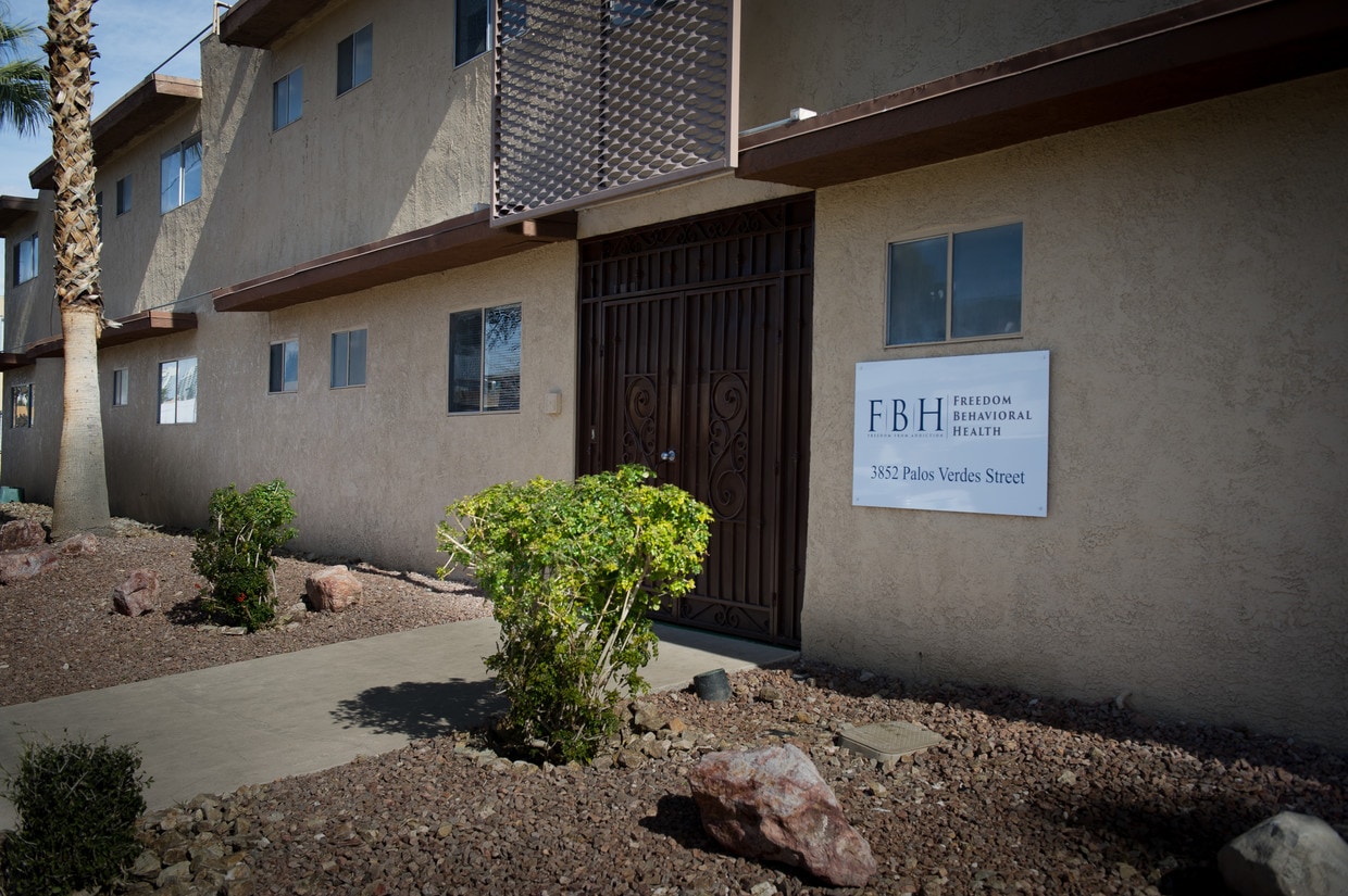 Exterior - 3852 Palos Verdes St