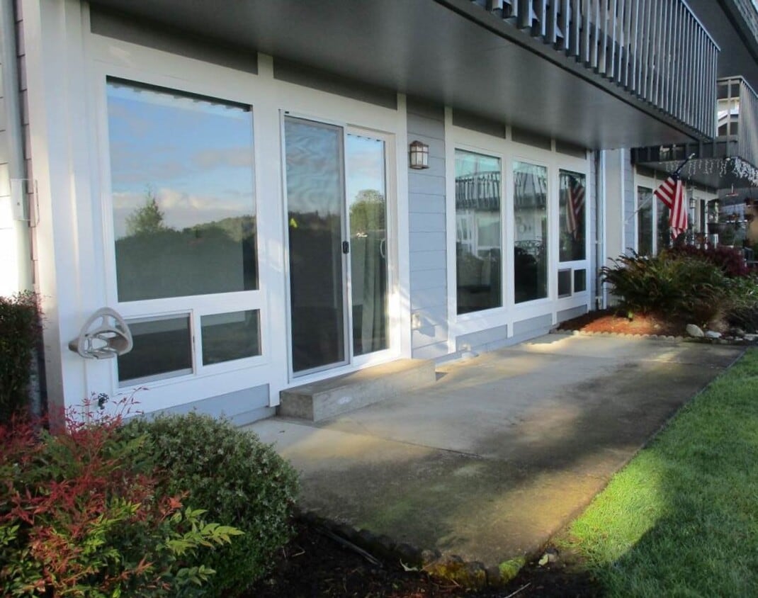 Primary Photo - 2 Bedroom, 2 bathroom Northview Terrace Co...