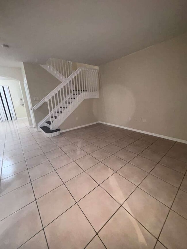 Building Photo - 2819 SE 15th Rd