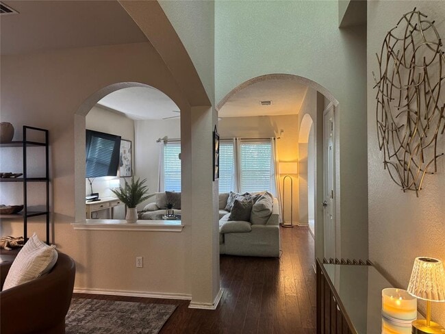 Foto del edificio - 2107 Charlotte Estates Dr