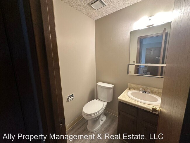 Building Photo - 2 br, 1 bath House - 506 W 42nd St