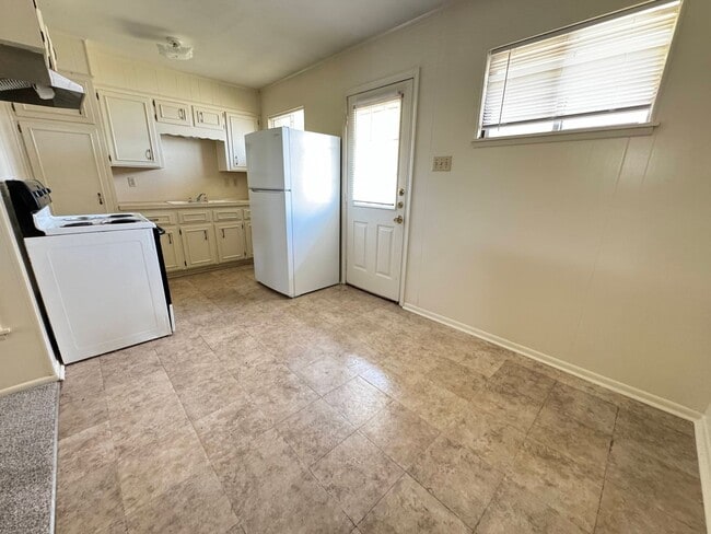 Foto del edificio - 808 Safady Ave