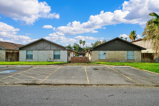 Building Photo - 1112 Violet Ave