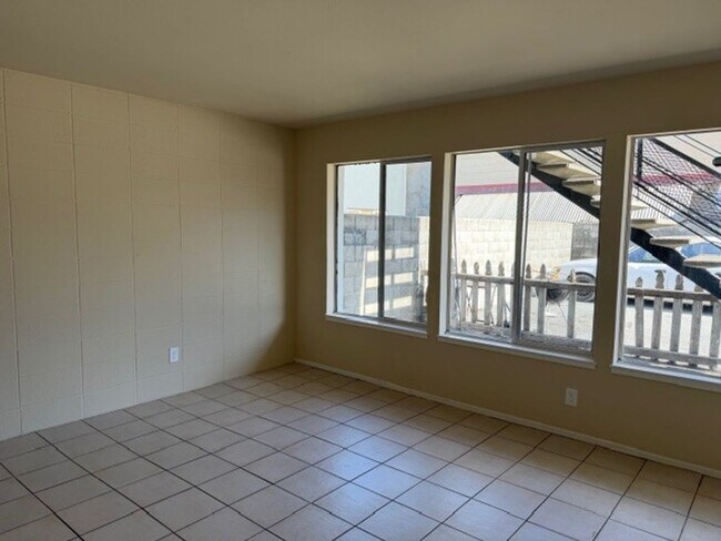 Foto del edificio - 1728 Broadway St