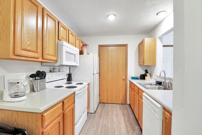 Foto del edificio - Excelsior Gardens Apartments