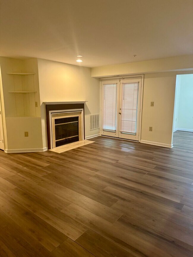 Foto del edificio - Spacious Ground Floor Condo