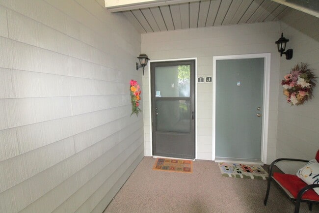 Building Photo - (Coming Soon) 2 Bedroom Condo In South Park!