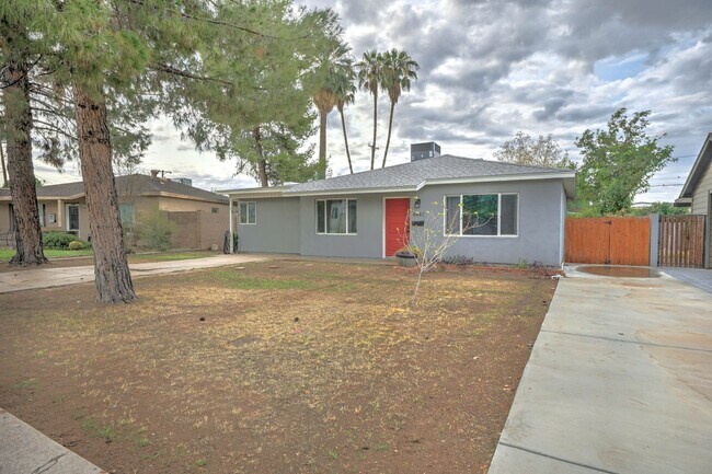Building Photo - COMING SOON! Recently Upgraded 3 Bed 2 Bat...