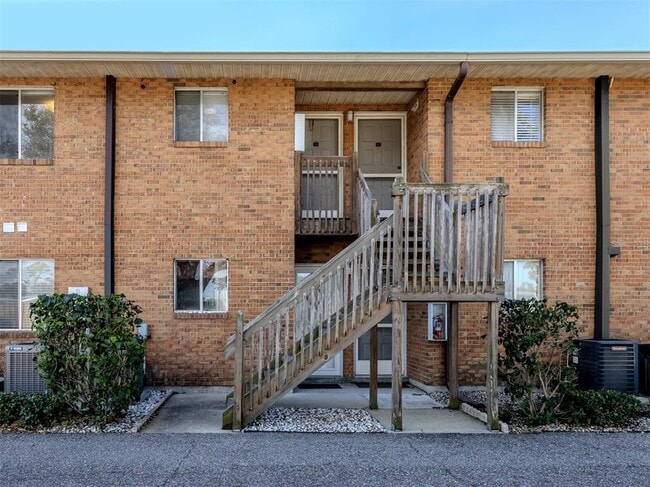 Foto del edificio - 217 Airport Ave W