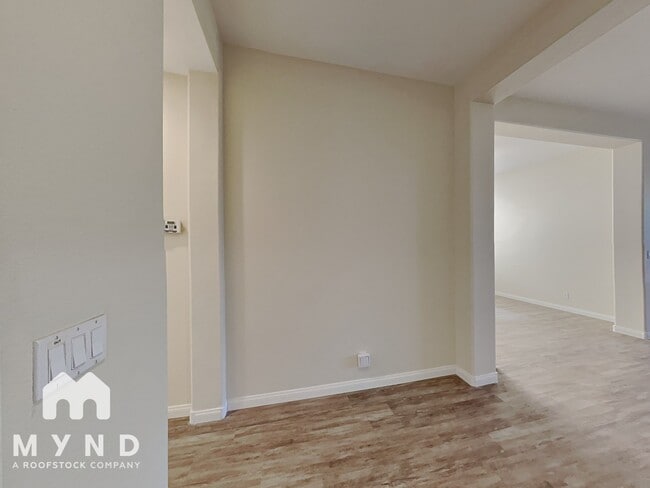 Foto del edificio - 6524 Greenlet Ave