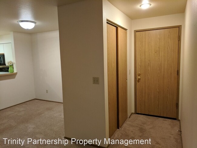 Building Photo - 1810 N 103rd St