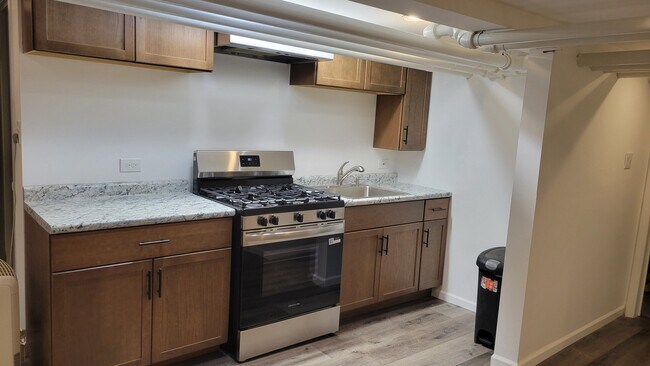 Foto del edificio - 5631 N Kimball Ave