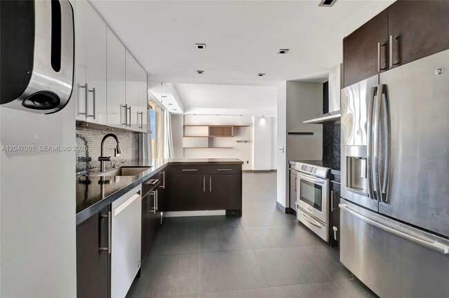 Building Photo - 11111 Biscayne Blvd