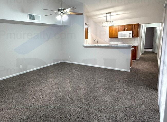 Foto del edificio - AVAILABLE NOW!!! Charming 2-bedroom, 1-bathroom duplex located in the vibrant city of Dallas