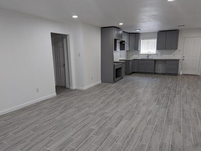 Building Photo - 5234 Pensdale St