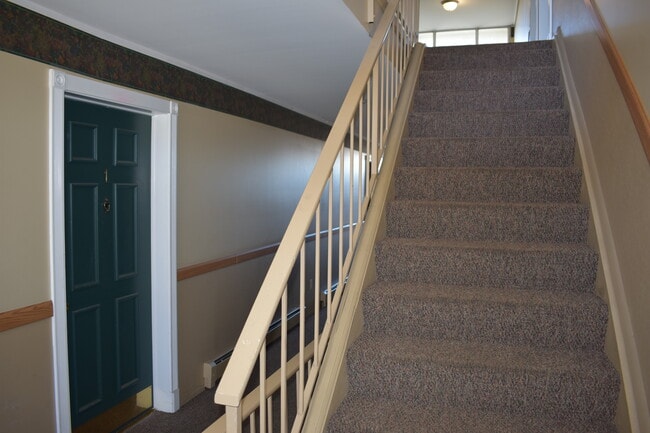 Hallway - 1954 Axtell Dr