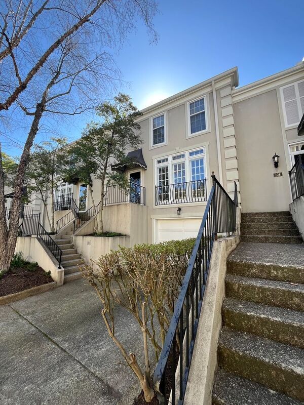 Building Photo - 109 St Charles Pl