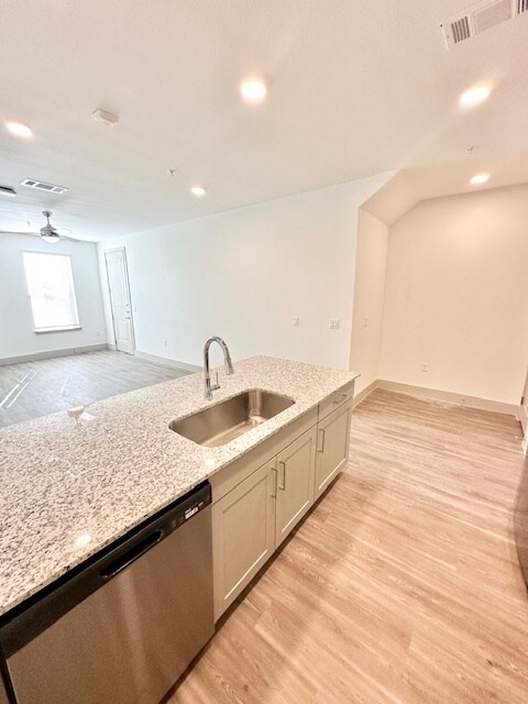 Foto del edificio - 2107 W Davis St
