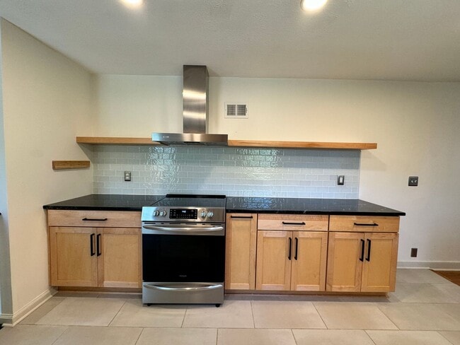 Foto del edificio - 3 Bedroom in Landsdowne!