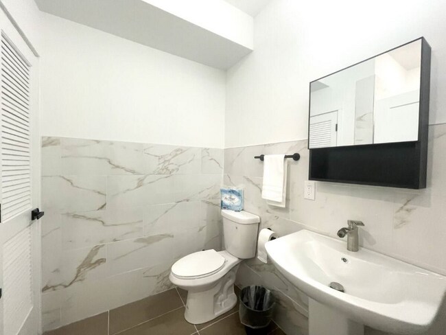 Foto del edificio - 819 N 42nd St