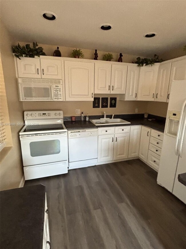 Building Photo - 127 Lakeview Ave