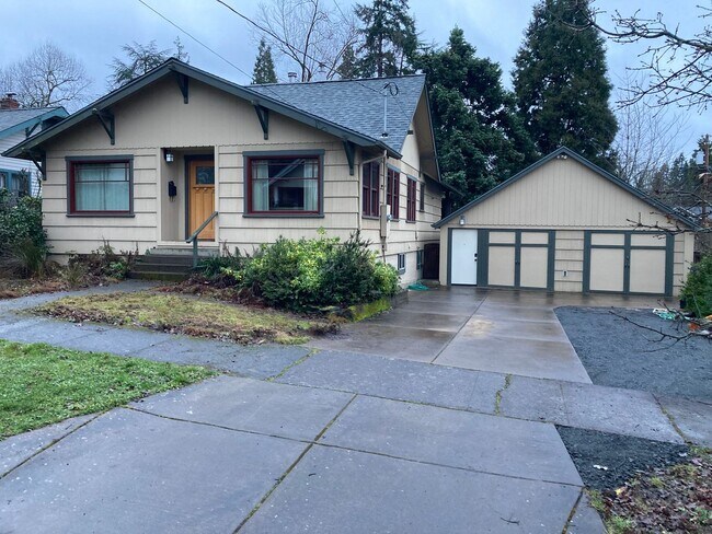 Building Photo - Beautifully updated 3 bed/2bath bungalow i...