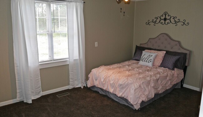 Foto del edificio - 3 Bed 2 Bath House in a Peaceful Setting