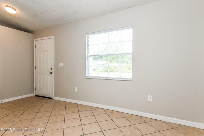 Foto del edificio - 5649 Beaverbrook St