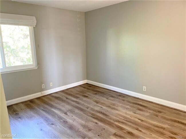 Building Photo - 3 br, 2.5 bath House - 380 Plaza Estival